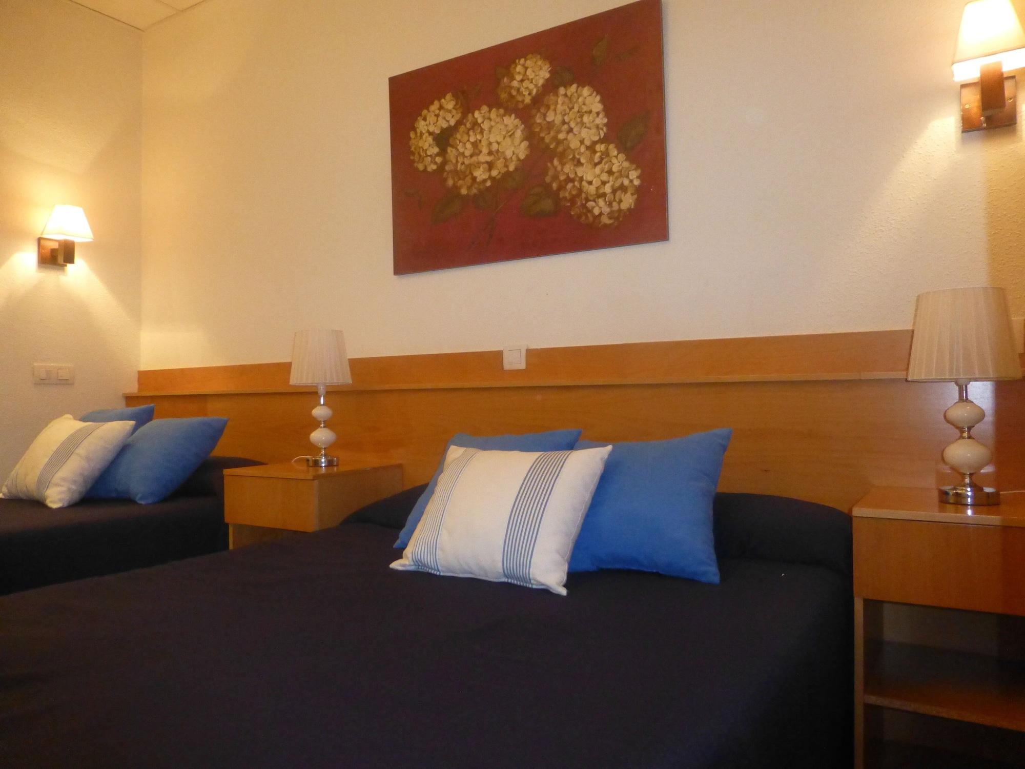 Hostal El Val Alcalá de Henares Exteriör bild