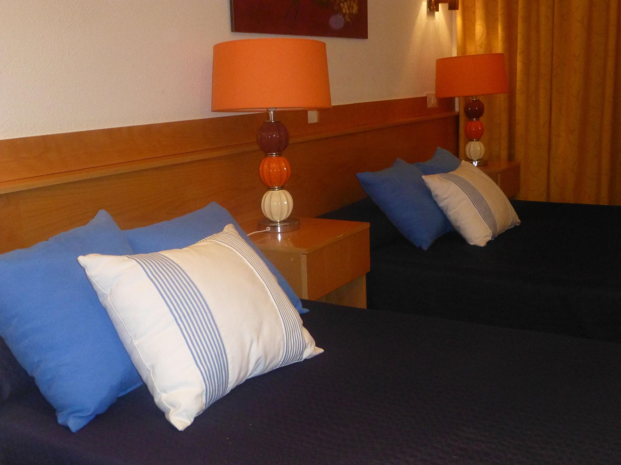 Hostal El Val Alcalá de Henares Exteriör bild