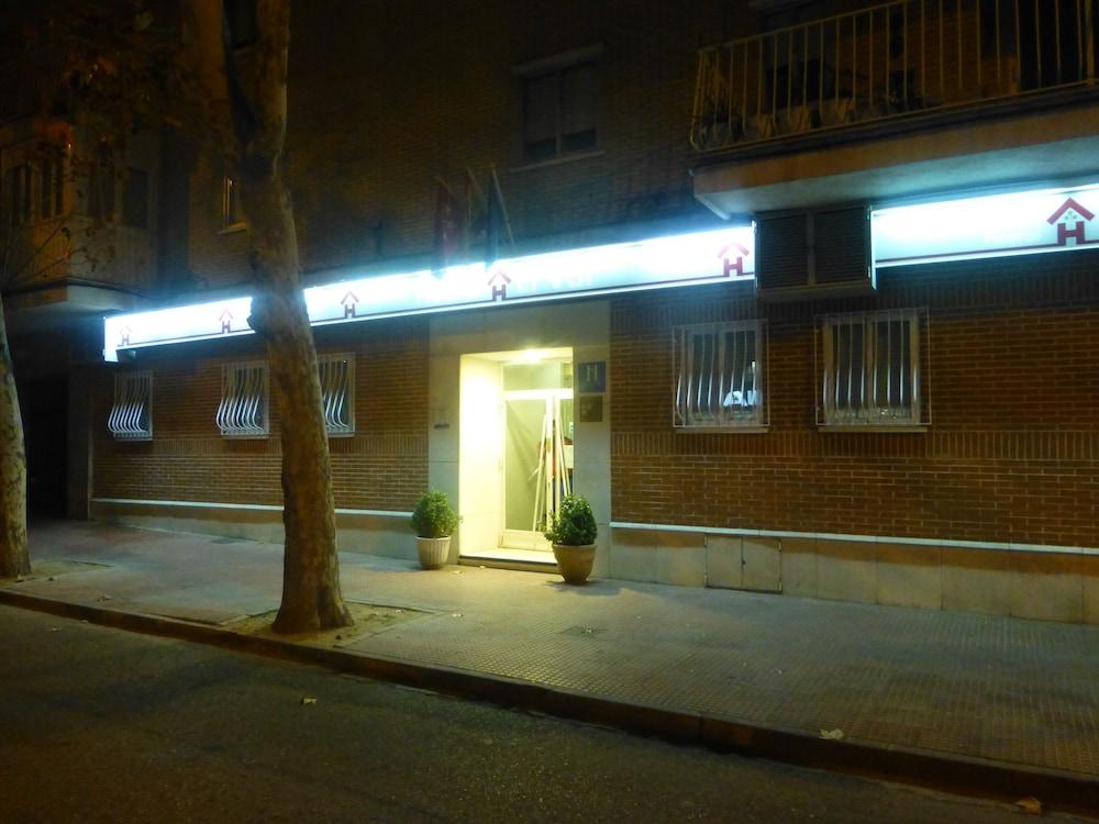 Hostal El Val Alcalá de Henares Exteriör bild