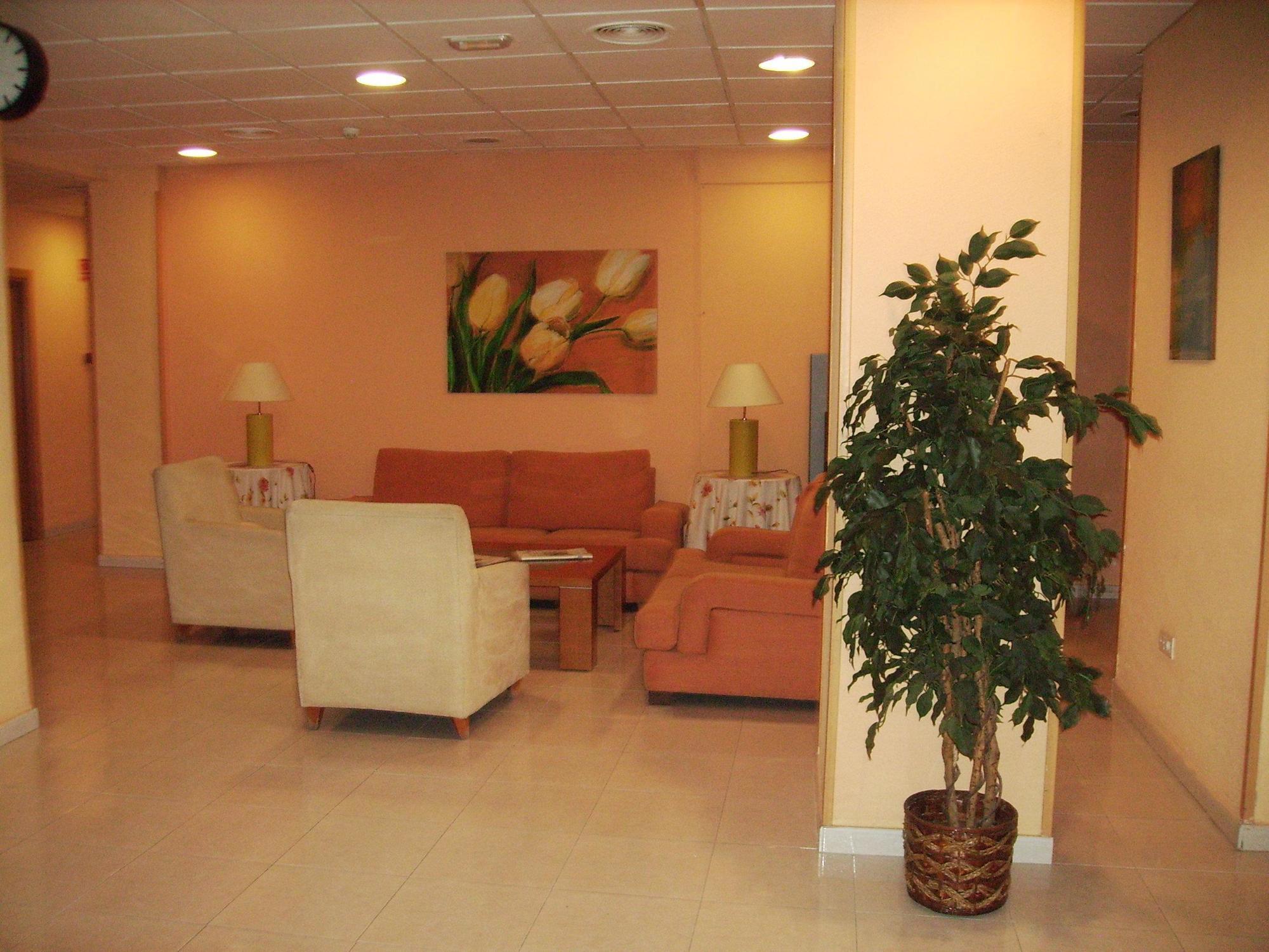 Hostal El Val Alcalá de Henares Exteriör bild